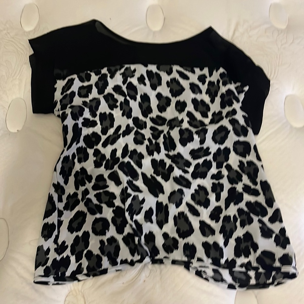 Forever 21 cheetah print open back cropped T-shirt